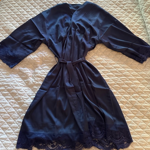 Mother of the bride, navy blue silk robe - Picture 4 of 4